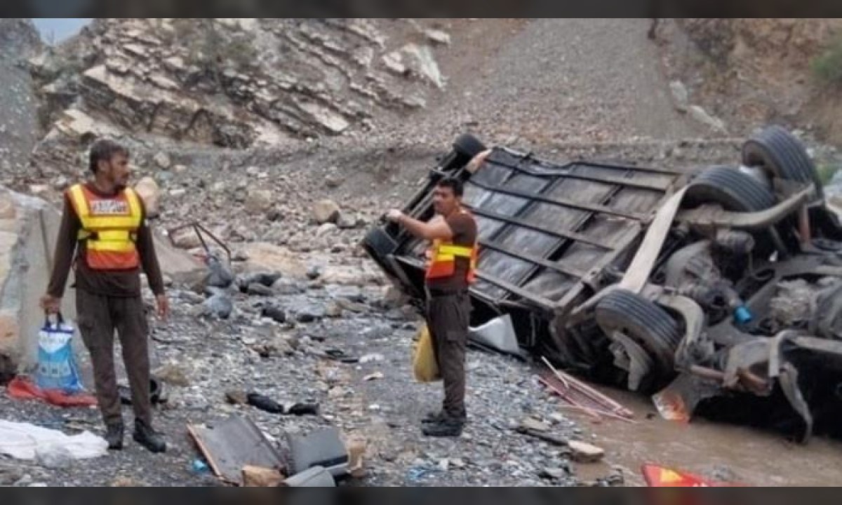 بلوچستان کے علاقے مچ میں ٹریفک حادثے کے بعد امدادی سرگرمیاں جاری ہیں۔