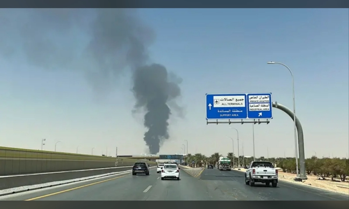 سعودی دارالحکومت ریاض میں سکیورٹی الرٹ اور دھماکے کے بعد فضا میں اٹھنے والا دھواں