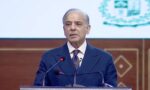 شہباز شریف نے ملک بھر کے اسکول و مدارس کے 5 لاکھ طلبہ میں کروم بکس کی تقسیم شروع کردی
