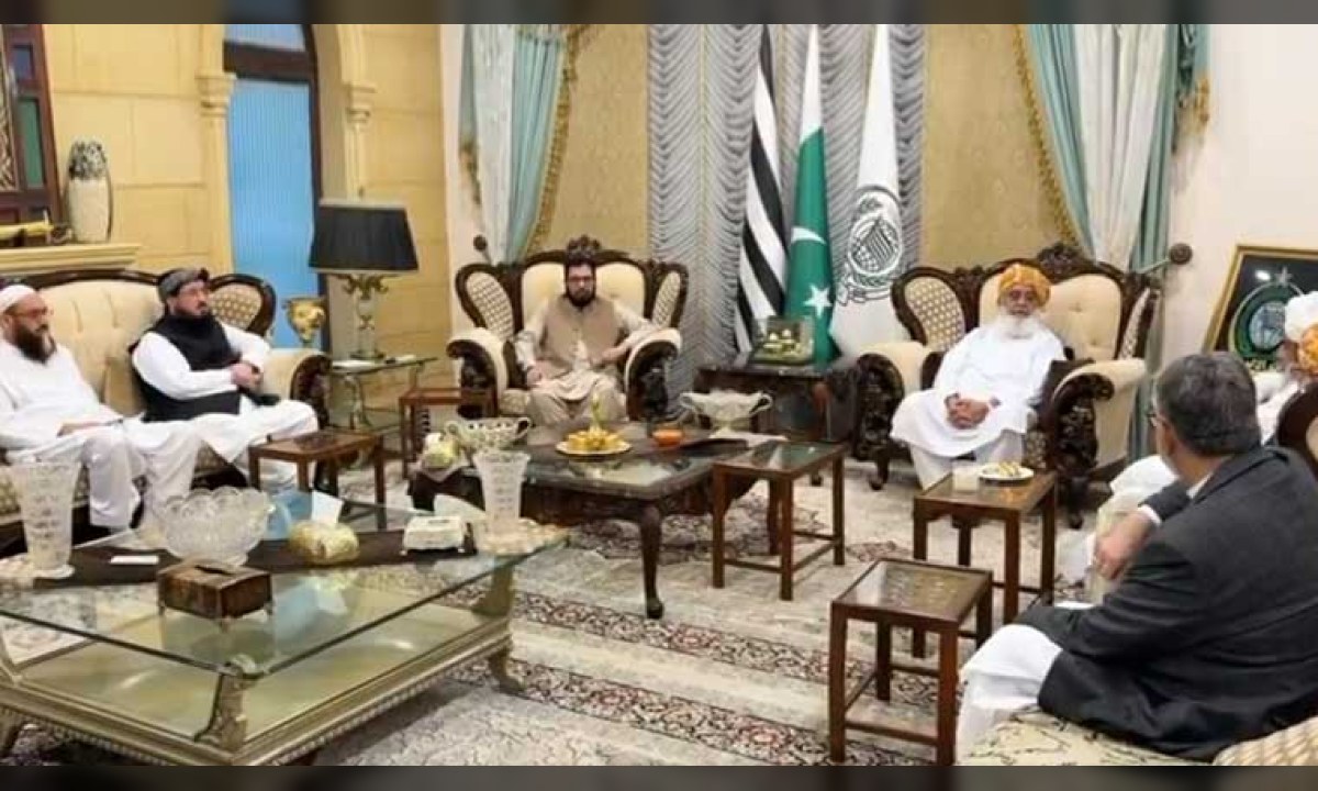 وزیراعظم شہباز شریف اور جے یو آئی سربراہ مولانا فضل الرحمان۔