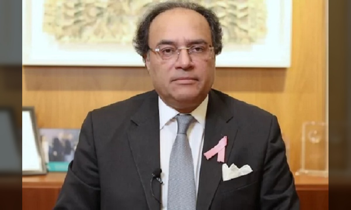وزیر خزانہ محمد اورنگزیب کی زیر صدارت مالیاتی امور اور قرضوں کی فراہمی سے متعلق اجلاس کا ایک منظر