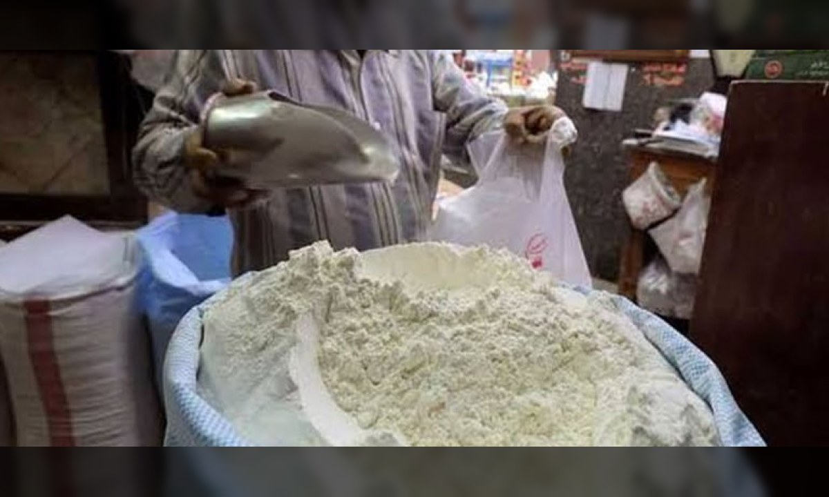 کراچی میں آٹے کی قیمتوں میں کمی اور مارکیٹ کی صورتحال کا ایک منظر