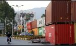 اسلام آباد کے داخلی راستوں پر سیکیورٹی سخت کرنے کے لیے کنٹینرز کی موجودگی کا منظر
