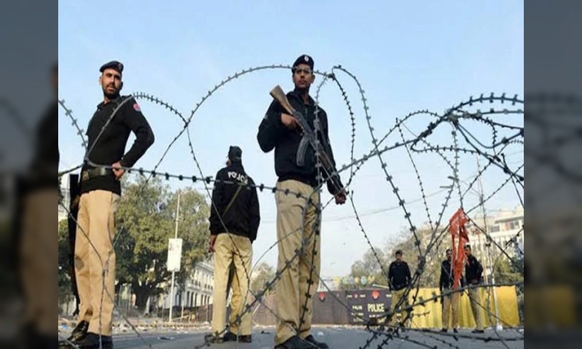 خیبرپختونخوا کے مختلف اضلاع میں سکیورٹی خدشات کے باعث دفعہ 144 نافذ کر دی گئی ہے۔
