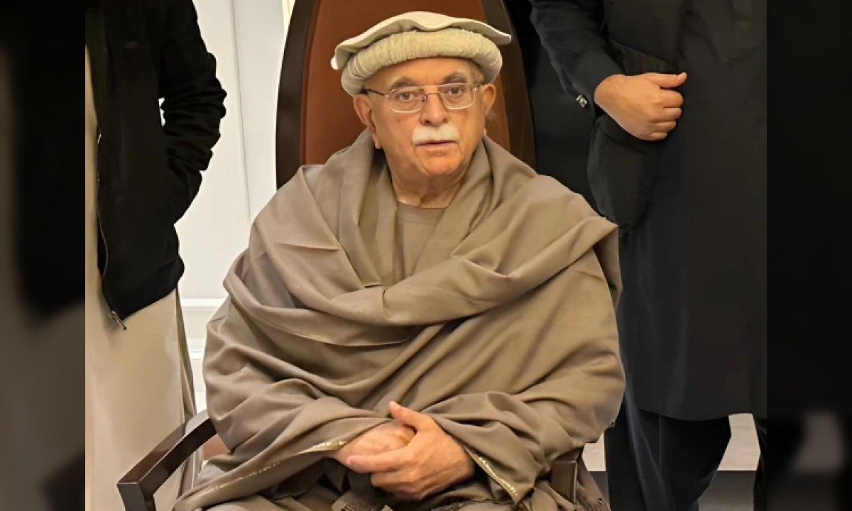 محمود خان اچکزئی اور اپوزیشن رہنما سیاسی صورتحال پر مشاورت کر رہے ہیں۔