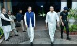 وفاقی وزیر داخلہ محسن نقوی گورنر خیبرپختونخوا فیصل کریم کنڈی سے ملاقات کے دوران۔