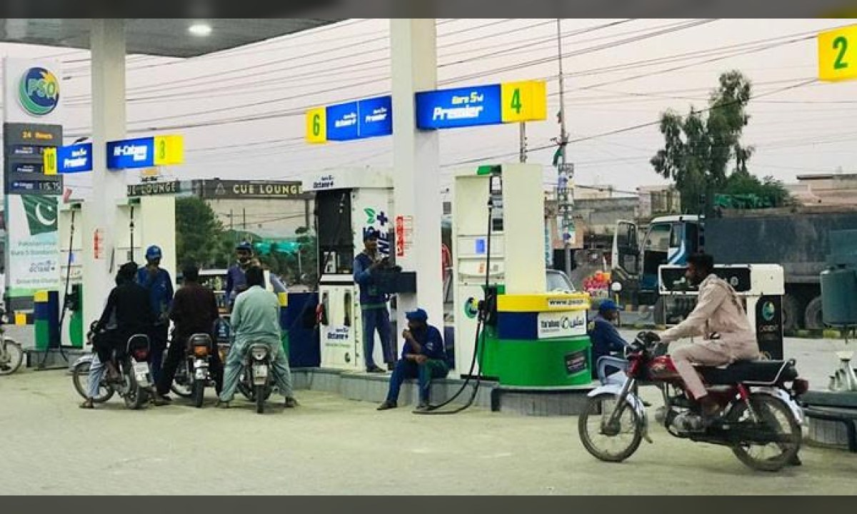 حکومت کی جانب سے پیٹرول اور ڈیزل کی قیمتوں میں اضافے کا نوٹیفکیشن جاری کر دیا گیا ہے۔