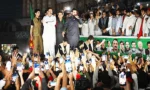 وزیر اعلیٰ خیبرپختونخوا محمد سہیل آفریدی منگا بازار مردان میں لانگ مارچ کے شرکا سے خطاب کر رہے ہیں۔