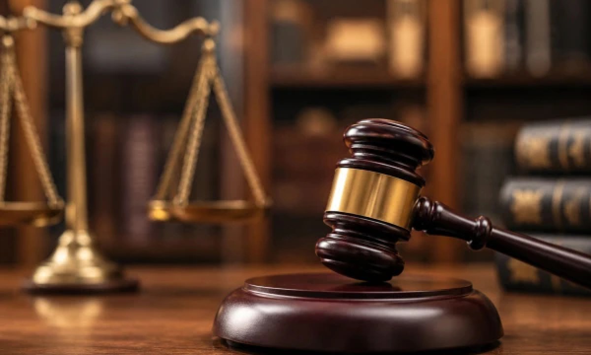 عدالت میں پیشی کے بعد ملزم ظفر احمد کلوڑ کی فائل فوٹو